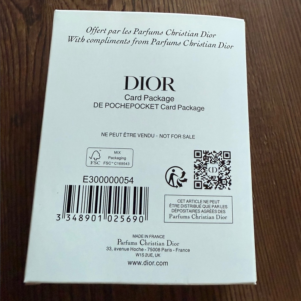 DIOR Beauty GWP Double Fold Card Holder - Picture 8 of 8